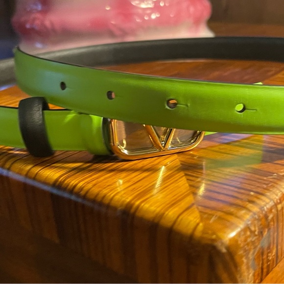 Valentino lime Green ,black reversible Belt with Gold V Buckle - Picture 8 of 9